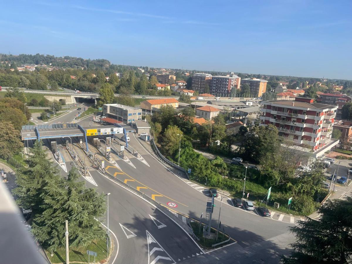 White Palace Malpensa غالاّراتي المظهر الخارجي الصورة