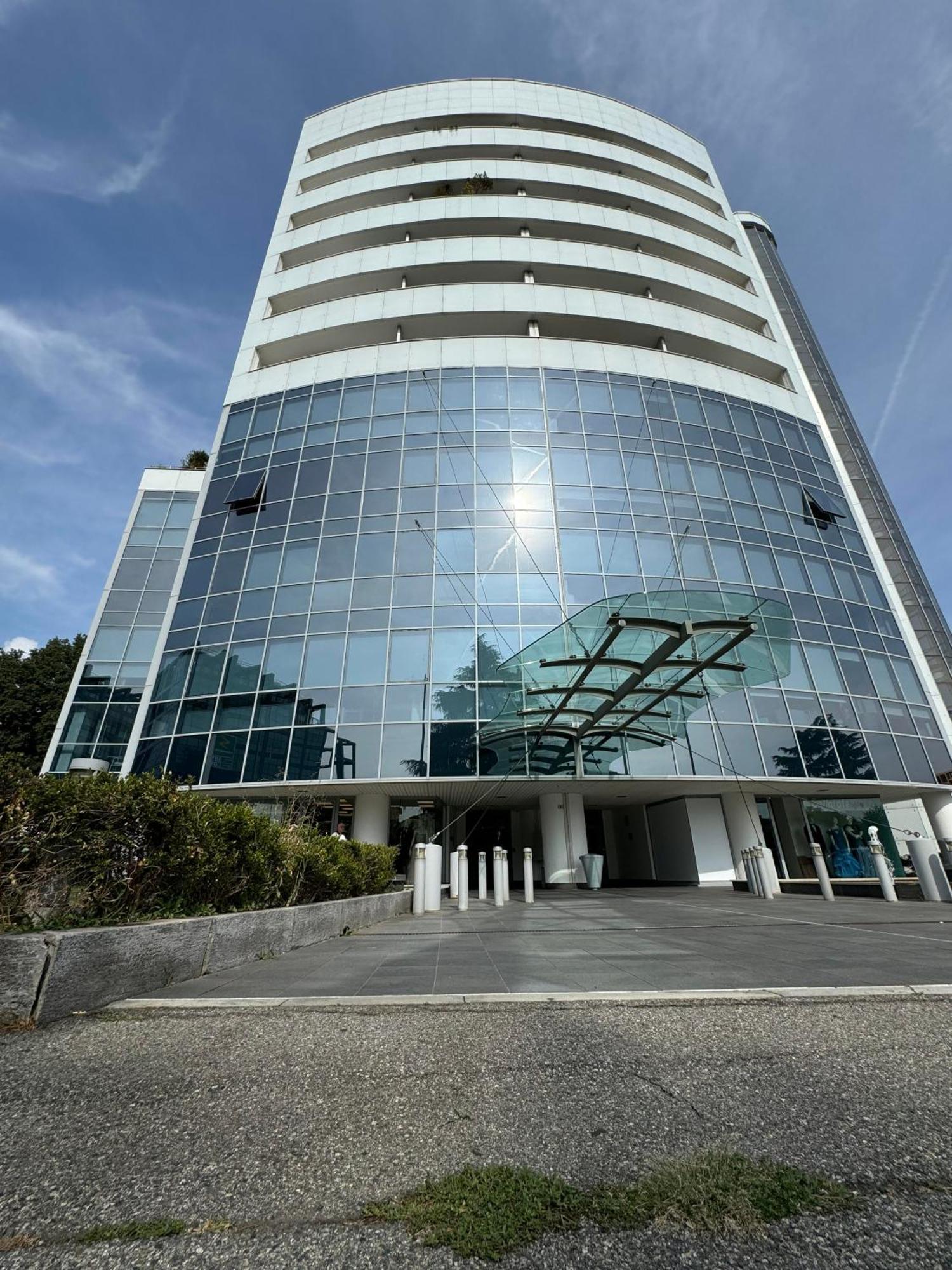 White Palace Malpensa غالاّراتي المظهر الخارجي الصورة